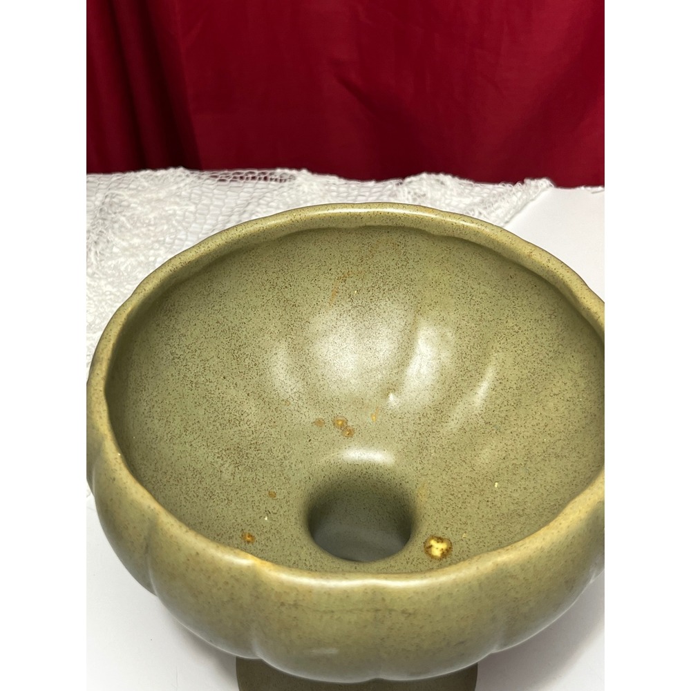 Vintage USA Pottery Speckled Green Pedestal Planter Scalloped Footed Bowl 7.5in - Picture 2 of 6
